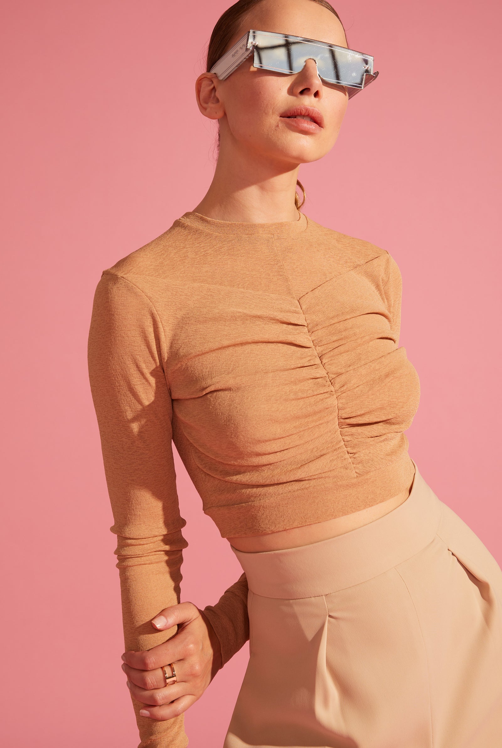 Her lip to（ハーリップトゥー）の「2Way Shoulder Ruched Top